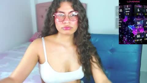 Snapshot of lorraine_rosse chatting on 11/05/25, 05:40 lorraine online show from 11/05/25, 05:40