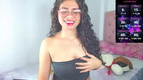 Snapshot of lorraine_rosse chatting on 11/29/25, 04:04 lorraine online show from 11/29/25, 04:04