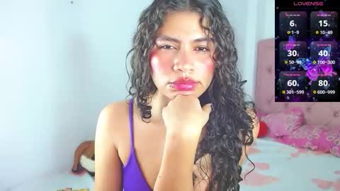 Snapshot of lorraine_rosse chatting on 12/15/25, 04:17 lorraine online show from 12/15/25, 04:17