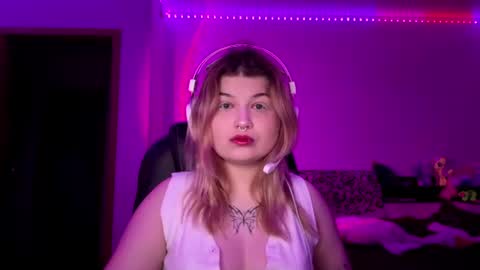 Snapshot of lorrainepurkiss chatting on 06/22/26, 01:19 Stasha online show from 06/22/26, 01:19