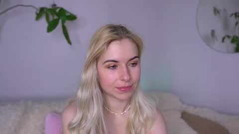 Lorrie online show from 04/19/26, 08:35