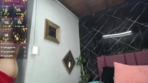 Snapshot of lory_life chatting on 01/02/25, 10:44 LORY online show from 01/02/25, 10:44