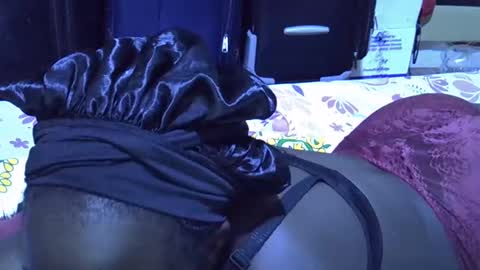 Snapshot of lotty_lavilla chatting on 12/20/25, 08:43 lotty_lavilla online show from 12/20/25, 08:43