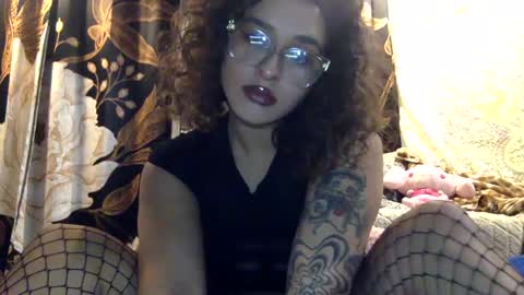 Snapshot of lotusflwr1 chatting on 10/04/25, 04:10 lotus online show from 10/04/25, 04:10