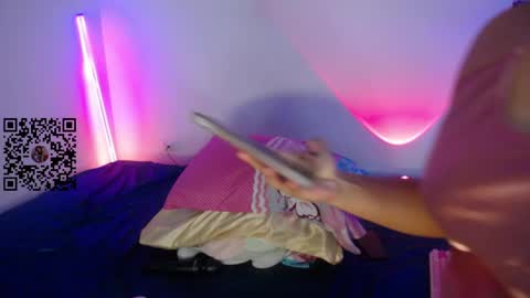Snapshot of lou_cuteee chatting on 05/25/26, 01:44 lou_cuteee online show from 05/25/26, 01:44