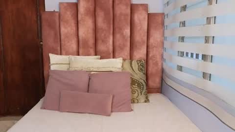 Snapshot of lou_rosse chatting on 03/08/25, 08:03  Lou Rosse  online show from 03/08/25, 08:03