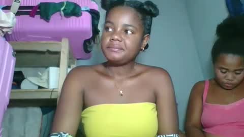 Snapshot of louane98 chatting on 02/16/26, 12:23 louane98 online show from 02/16/26, 12:23