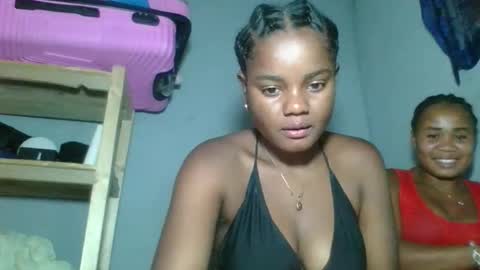 Snapshot of louane98 chatting on 02/18/26, 05:42 louane98 online show from 02/18/26, 05:42