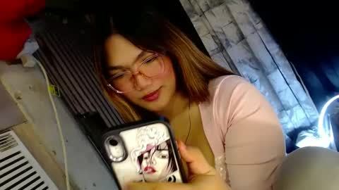 Snapshot of louheart chatting on 12/21/24, 02:04 Sweet online show from 12/21/24, 02:04