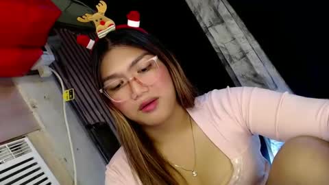 Snapshot of louheart chatting on 12/25/24, 05:47 Sweet online show from 12/25/24, 05:47