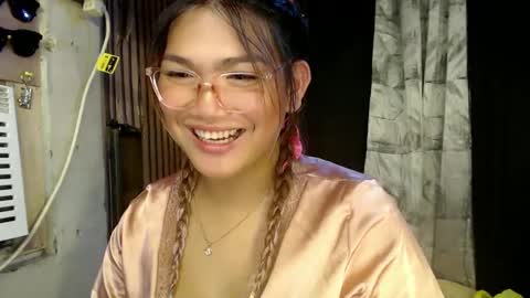 Snapshot of louheart chatting on 01/10/25, 04:20 Sweet online show from 01/10/25, 04:20