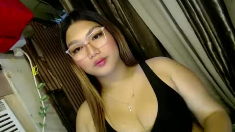 Snapshot of louheart chatting on 02/09/25, 06:05 Sweet online show from 02/09/25, 06:05