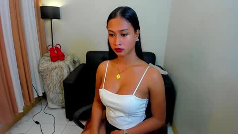 Snapshot of louie_cute_asian chatting on 02/11/25, 03:08 Kylie online show from 02/11/25, 03:08