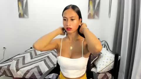 Snapshot of louie_cute_asian chatting on 02/17/25, 02:09 Kylie online show from 02/17/25, 02:09