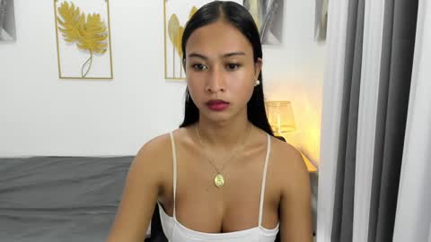 Snapshot of louie_cute_asian chatting on 02/25/25, 02:58 Kylie online show from 02/25/25, 02:58