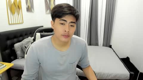 Snapshot of louie_cute_asian chatting on 02/22/26, 08:02 Kylie online show from 02/22/26, 08:02