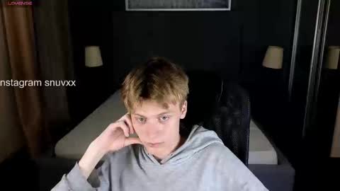 Snapshot of louie_evans chatting on 09/09/25, 09:03 louie_evans online show from 09/09/25, 09:03