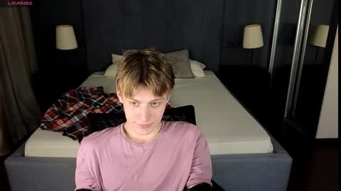 Snapshot of louie_evans chatting on 09/23/25, 08:56 louie_evans online show from 09/23/25, 08:56