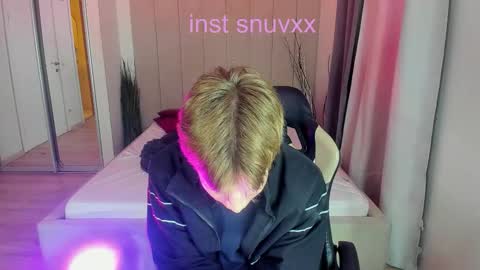 Snapshot of louie_evans chatting on 09/28/25, 03:45 louie_evans online show from 09/28/25, 03:45