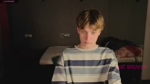 Snapshot of louie_evans chatting on 10/10/25, 03:49 louie_evans online show from 10/10/25, 03:49