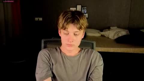 Snapshot of louie_evans chatting on 10/12/25, 08:08 louie_evans online show from 10/12/25, 08:08