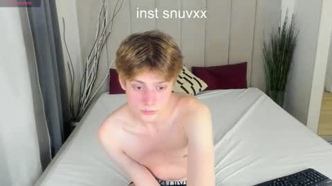 Snapshot of louie_evans chatting on 10/27/25, 07:40 louie_evans online show from 10/27/25, 07:40