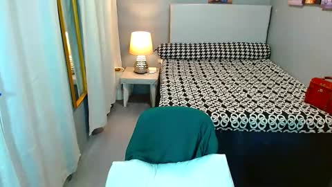 Snapshot of louie_sexy chatting on 02/05/25, 12:49 Cathy online show from 02/05/25, 12:49