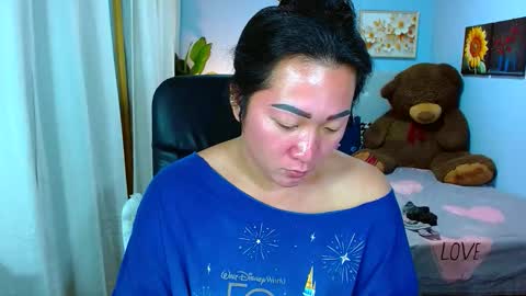 Snapshot of louie_sexy chatting on 12/14/25, 12:43 Cathy online show from 12/14/25, 12:43