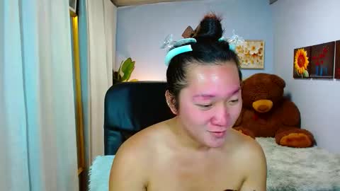 Snapshot of louie_sexy chatting on 12/15/25, 10:19 Cathy online show from 12/15/25, 10:19