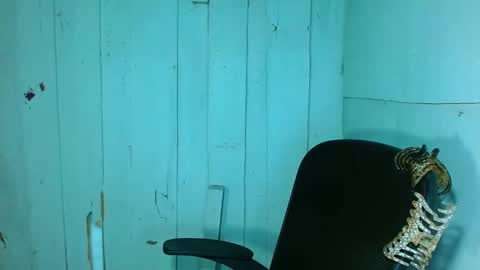 Snapshot of louie_sexy chatting on 05/19/26, 05:25 Cathy online show from 05/19/26, 05:25