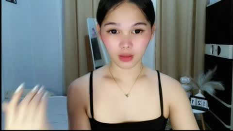 Snapshot of louilalicious chatting on 06/22/26, 12:35 louilalicious online show from 06/22/26, 12:35