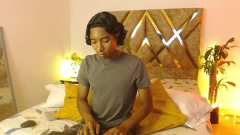Snapshot of louis_hardstar chatting on 01/13/25, 08:15 Louis Valdz online show from 01/13/25, 08:15