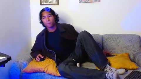 Snapshot of louis_hardstar chatting on 01/20/25, 12:39 Louis Valdz online show from 01/20/25, 12:39