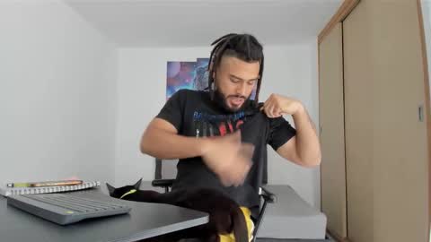 louis_marley_ online show from 02/18/25, 05:21