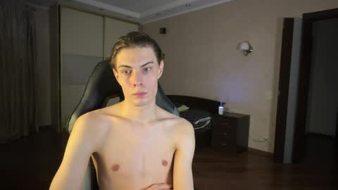 Snapshot of louis_preston chatting on 02/25/25, 07:36 Mark online show from 02/25/25, 07:36