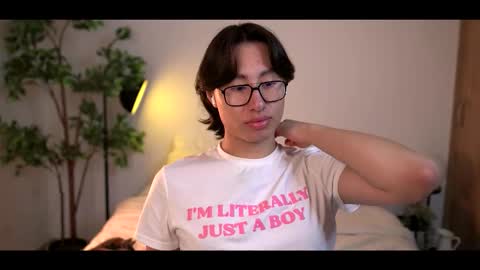 Snapshot of louis_zh chatting on 11/05/25, 04:23 Louis online show from 11/05/25, 04:23