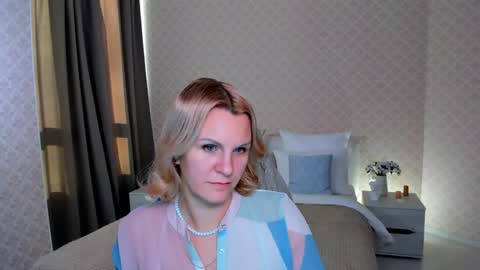 Snapshot of louisa_bay chatting on 12/13/24, 11:23 Louisa online show from 12/13/24, 11:23