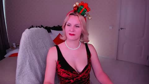 Snapshot of louisa_bay chatting on 12/25/24, 01:51 Louisa online show from 12/25/24, 01:51