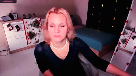 Snapshot of louisa_bay chatting on 01/09/25, 07:52 Louisa online show from 01/09/25, 07:52