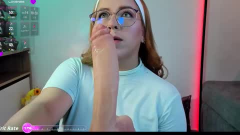 Snapshot of louisa_claire_ chatting on 10/25/25, 04:31 LuisaIG x luisa clair online show from 10/25/25, 04:31
