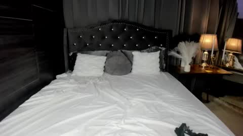 Snapshot of louiseelizabeth chatting on 11/17/25, 02:45 samantha online show from 11/17/25, 02:45