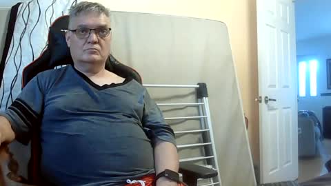 loumtl3 online show from 06/19/26, 11:14