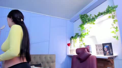 Louren Fox online show from 12/03/25, 11:30