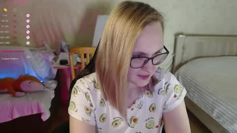 Snapshot of love_agatha chatting on 10/31/25, 03:29 Agatha online show from 10/31/25, 03:29