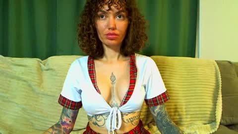 Snapshot of love_attation chatting on 11/26/25, 02:34 Cute face online show from 11/26/25, 02:34