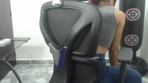 Nina online show from 11/18/25, 08:24