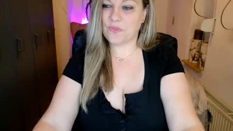 Love Kimx online show from 06/11/26, 06:22