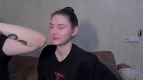 Snapshot of love_lina_muuur chatting on 02/23/26, 03:31 LINA online show from 02/23/26, 03:31