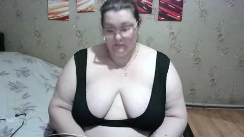 Snapshot of love_milanna chatting on 10/31/25, 12:22 Milana online show from 10/31/25, 12:22