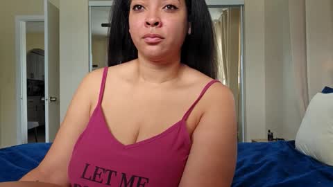 Snapshot of love_raquel_xo chatting on 09/17/25, 04:41 Raquel Love online show from 09/17/25, 04:41